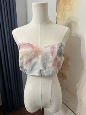 Feather Print Strapless Crop Top in Pastel Shades Size Large Femenine Coquette
